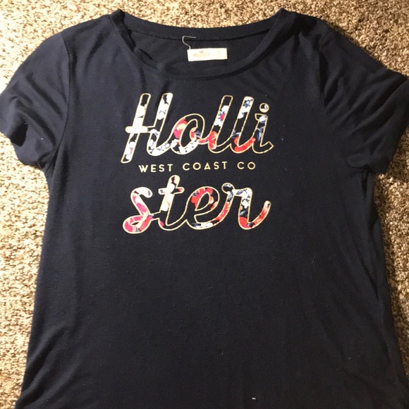 Tops - Hollister t-shirt